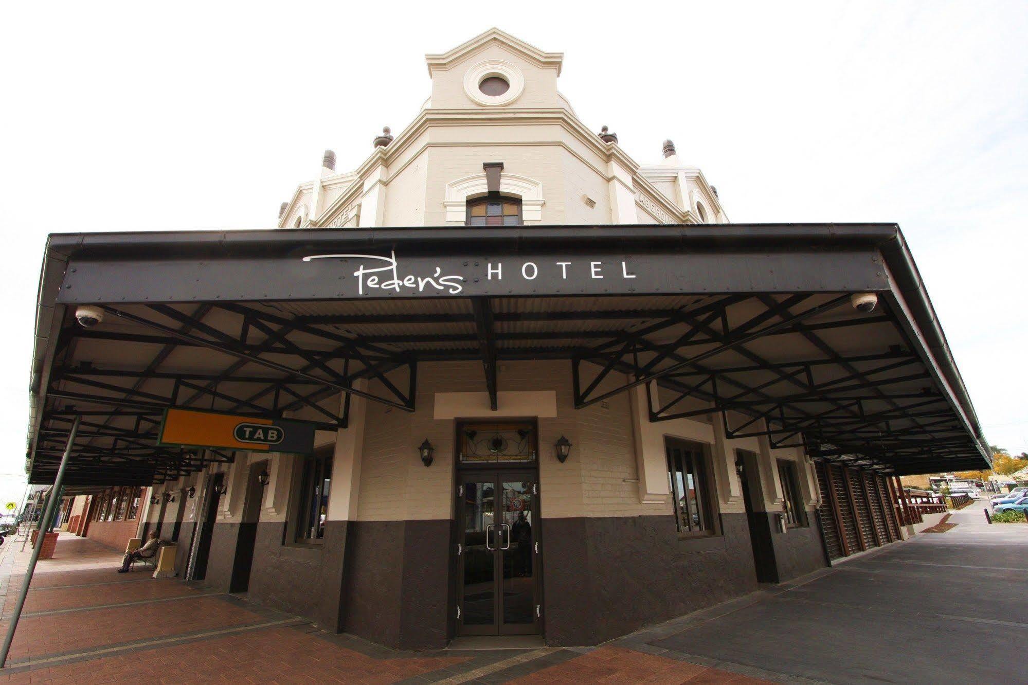Peden'S Hotel Σέσνοκ Εξωτερικό φωτογραφία
